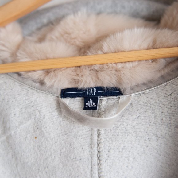 GAP | GREY CARDIGAN WITH FAUX FUR LINED HOOD - Picture 3 of 5